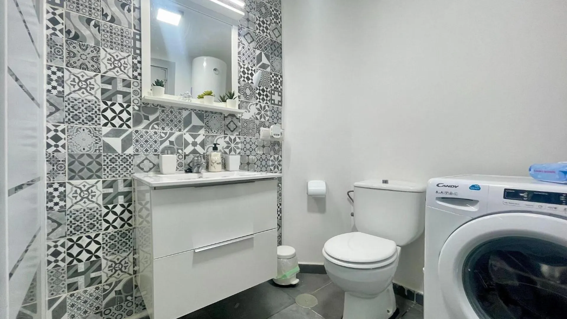 Apartment In Torremolinos Near Seabeach